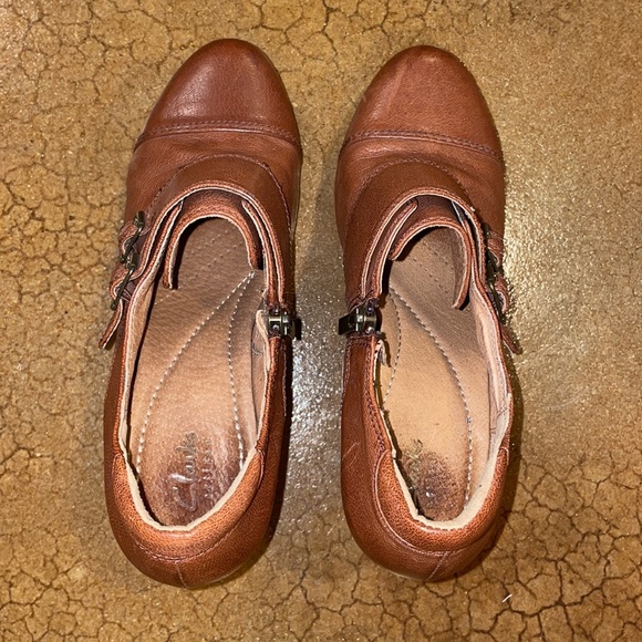 Clarks Flyrt Fancy Bootie/Pump - Picture 5 of 8